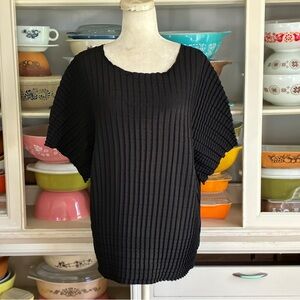 Sid Neigum Double Knife Pleat T-Shirt in Black - Size Medium